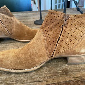 Paul Green suede ankle boots - size 9.